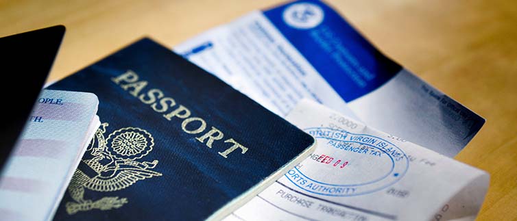 Qué llevar en tu maleta cuando viajas con un bebé: Documentos de identidad y permisos de viaje